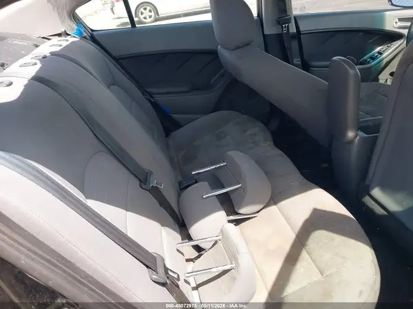 3KPFK4A78HE102866 2017 KIA FORTE - Image 8