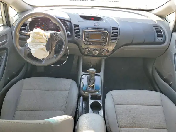 3KPFK4A78HE103712 2017 KIA FORTE - Image 8
