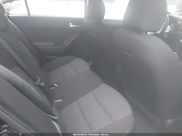 3KPFK4A78HE110191 2017 KIA FORTE - Image 8