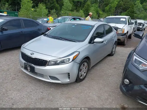 3KPFK4A78HE110563 2017 KIA FORTE - Image 2