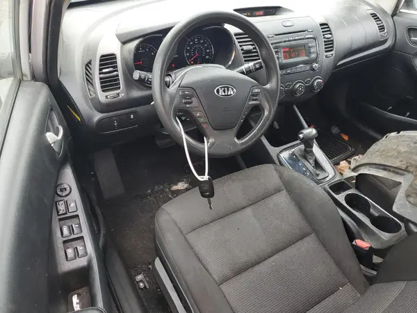 3KPFK4A78HE110823 2017 KIA FORTE - Image 8