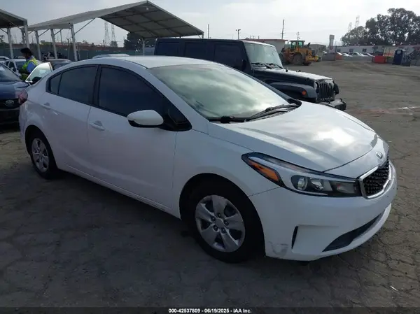 3KPFK4A78HE112703 2017 KIA FORTE - Image 1