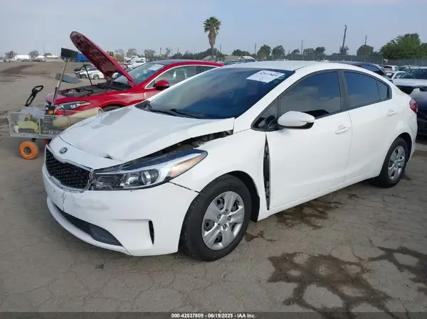 3KPFK4A78HE112703 2017 KIA FORTE - Image 2