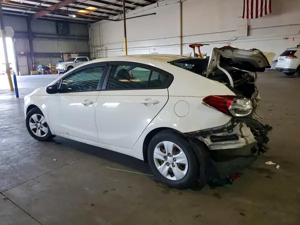 3KPFK4A78HE112717 2017 KIA FORTE - Image 2