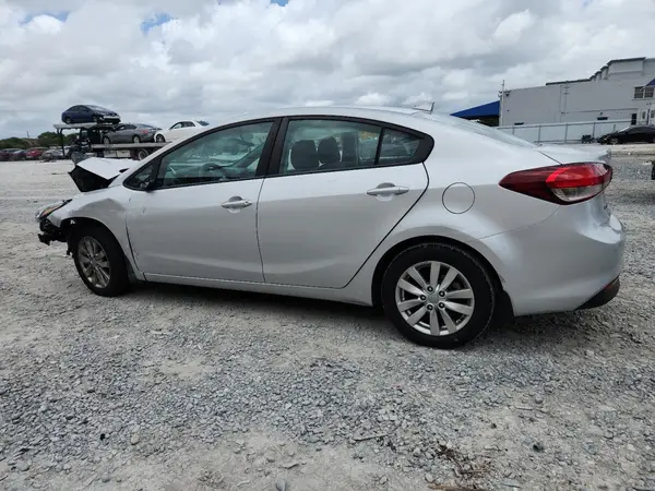 3KPFK4A78HE115200 2017 KIA FORTE - Image 2