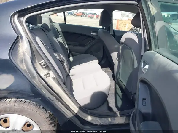 3KPFK4A78HE116976 2017 KIA FORTE - Image 8