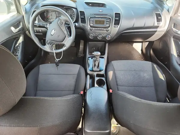 3KPFK4A78HE119103 2017 KIA FORTE - Image 8