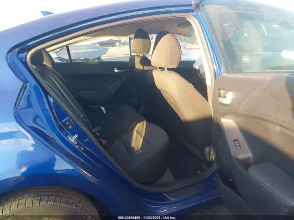 3KPFK4A78HE121515 2017 KIA FORTE - Image 8