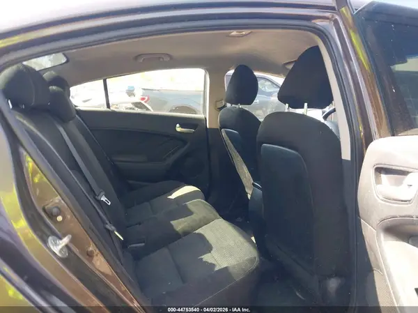 3KPFK4A78HE125824 2017 KIA FORTE - Image 8