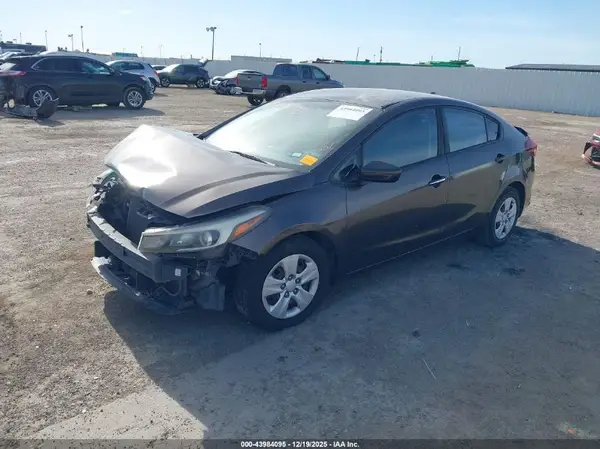 3KPFK4A78HE126214 2017 KIA FORTE - Image 2