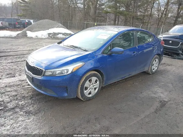 3KPFK4A78HE127573 2017 KIA FORTE - Image 2