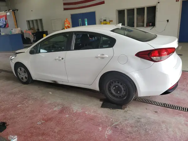 3KPFK4A78HE127735 2017 KIA FORTE - Image 2