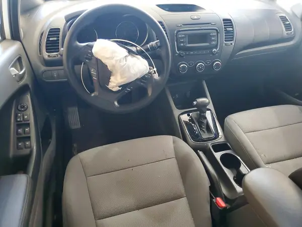 3KPFK4A78HE130702 2017 KIA FORTE - Image 8