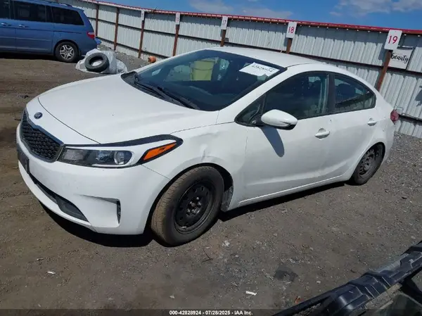 3KPFK4A78HE133325 2017 KIA FORTE - Image 2