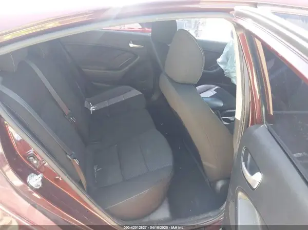 3KPFK4A78HE135379 2017 KIA FORTE - Image 8