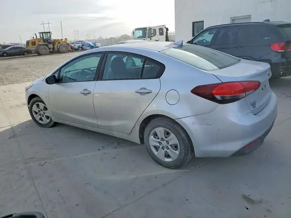 3KPFK4A78HE136032 2017 KIA FORTE - Image 2