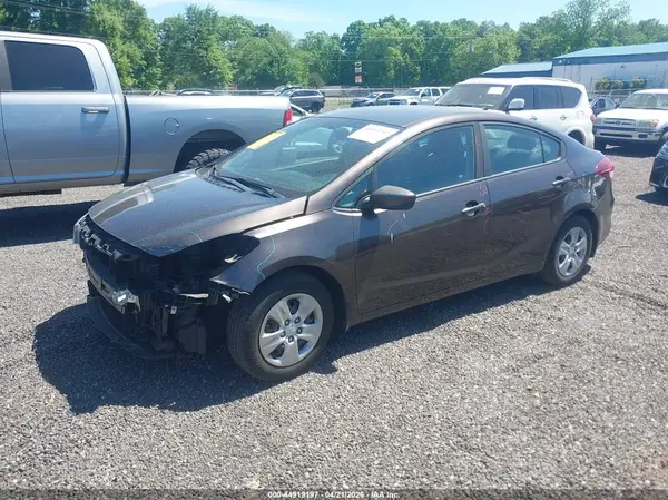 3KPFK4A78HE137889 2017 KIA FORTE - Image 2