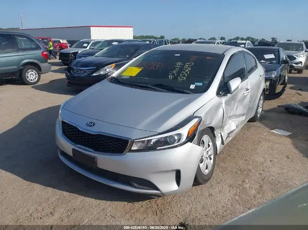 3KPFK4A78HE138718 2017 KIA FORTE - Image 2