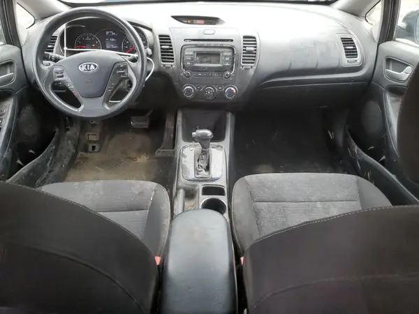 3KPFK4A78HE140498 2017 KIA FORTE - Image 8