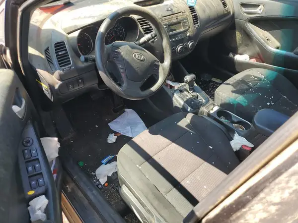 3KPFK4A78HE142252 2017 KIA FORTE - Image 8