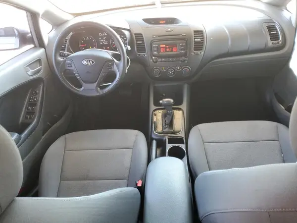 3KPFK4A78HE142882 2017 KIA FORTE - Image 8