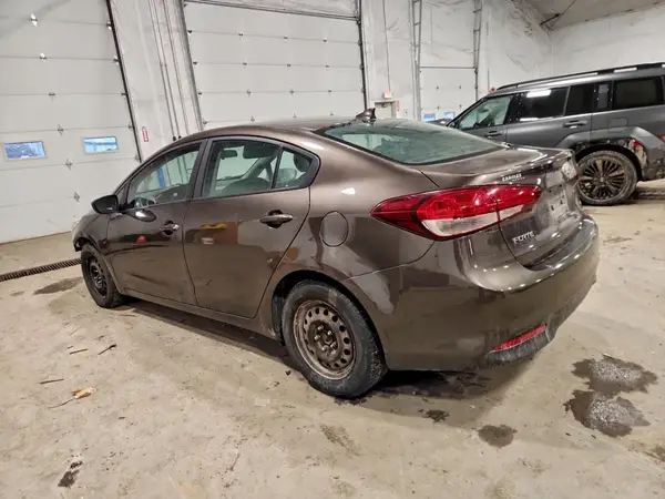 3KPFK4A78HE146737 2017 KIA FORTE - Image 2