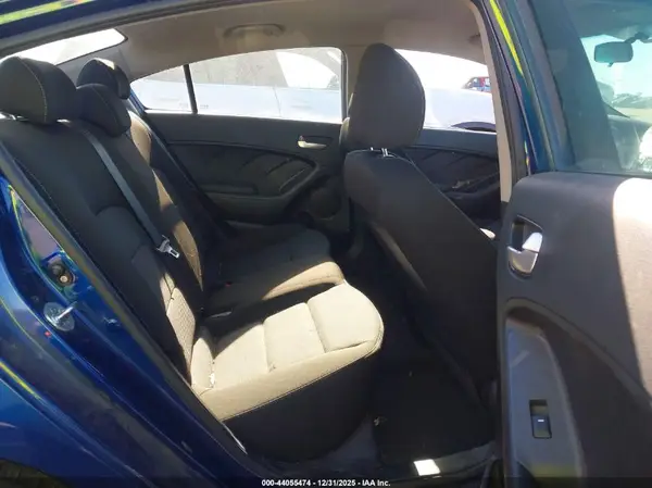 3KPFK4A78HE149217 2017 KIA FORTE - Image 8
