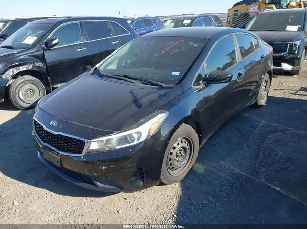 3KPFK4A78HE151789 2017 KIA FORTE - Image 2