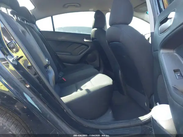 3KPFK4A78HE151789 2017 KIA FORTE - Image 8