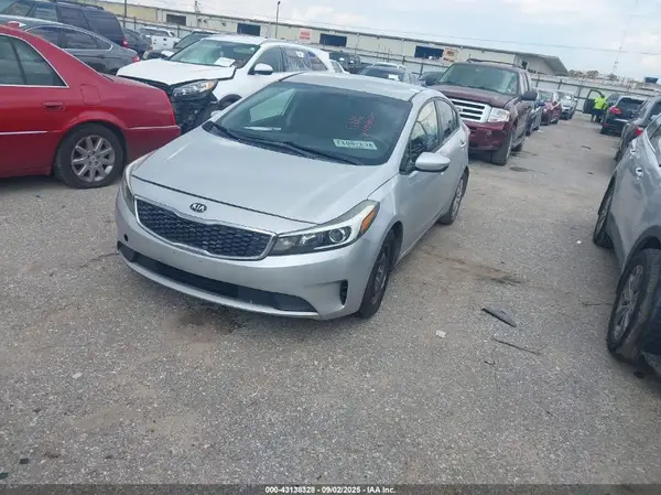 3KPFK4A78HE152201 2017 KIA FORTE - Image 2