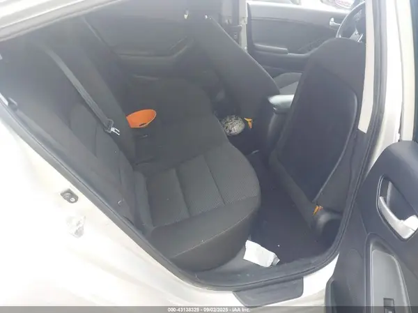 3KPFK4A78HE152201 2017 KIA FORTE - Image 8