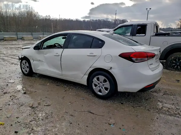 3KPFK4A78HE153722 2017 KIA FORTE - Image 2