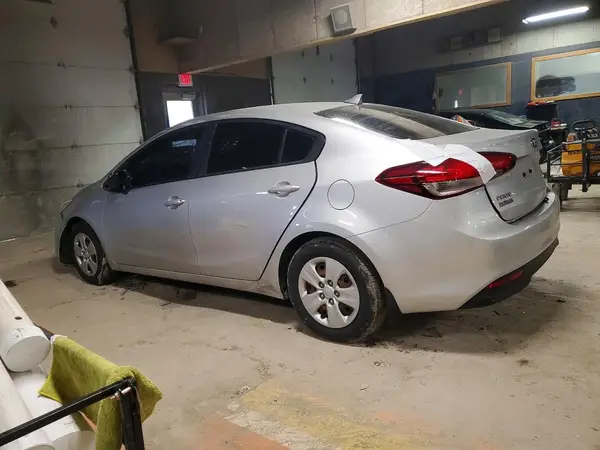 3KPFK4A78HE157415 2017 KIA FORTE - Image 2