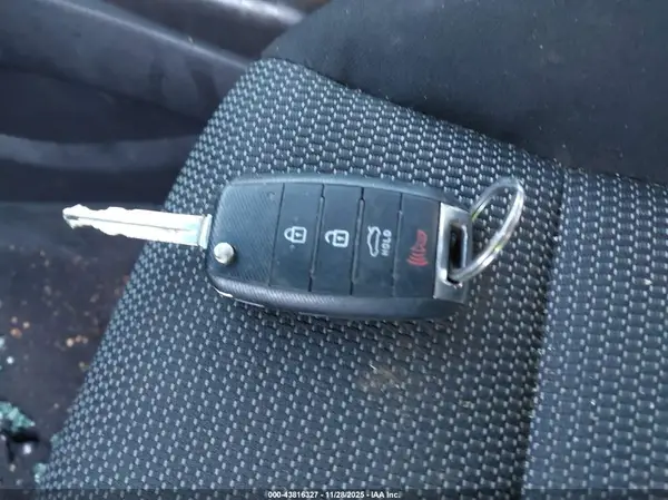 3KPFK4A78HE157771 2017 KIA FORTE - Image 8
