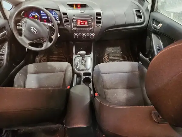 3KPFK4A78HE157964 2017 KIA FORTE - Image 8