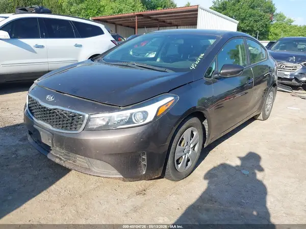 3KPFK4A78HE158368 2017 KIA FORTE - Image 2