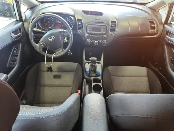 3KPFK4A78HE158659 2017 KIA FORTE - Image 8