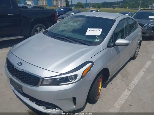 3KPFK4A78HE158807 2017 KIA FORTE - Image 2