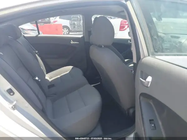 3KPFK4A78HE158807 2017 KIA FORTE - Image 8