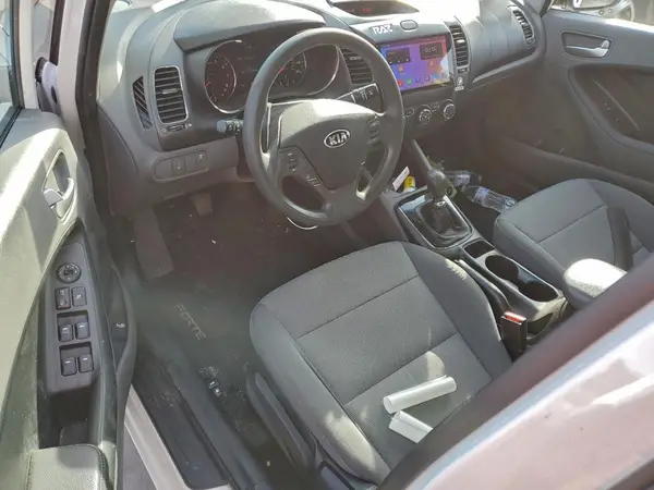 3KPFK4A78JE164659 2018 KIA FORTE - Image 8