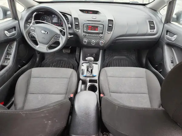 3KPFK4A78JE164936 2018 KIA FORTE - Image 8