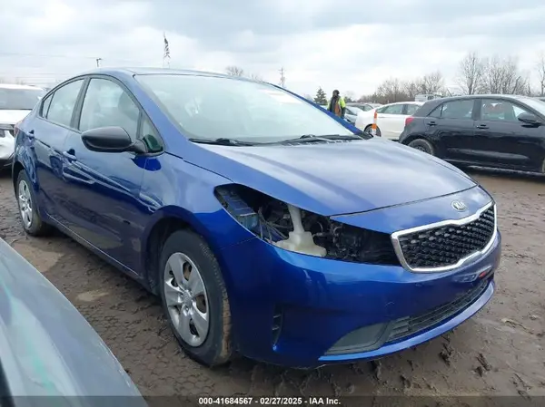 3KPFK4A78JE165388 2018 KIA FORTE - Image 1