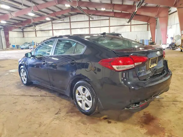 3KPFK4A78JE165441 2018 KIA FORTE - Image 2