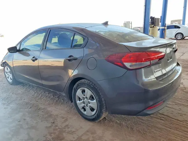 3KPFK4A78JE165486 2018 KIA FORTE - Image 2