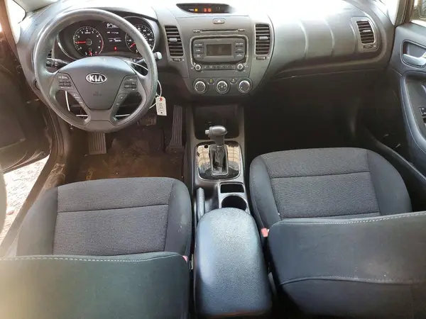 3KPFK4A78JE165486 2018 KIA FORTE - Image 8