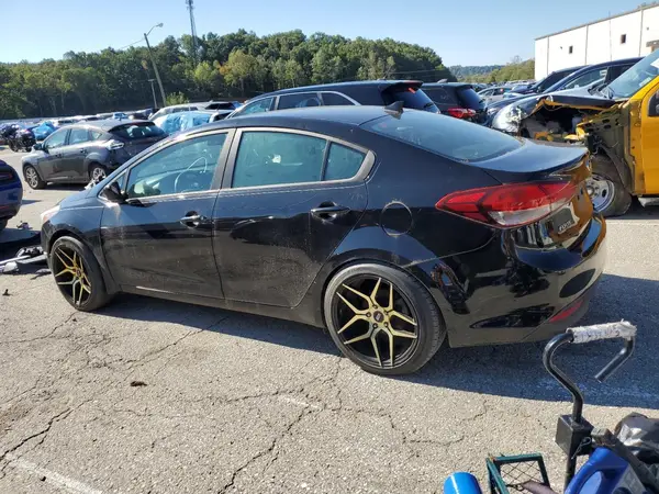 3KPFK4A78JE166556 2018 KIA FORTE - Image 2