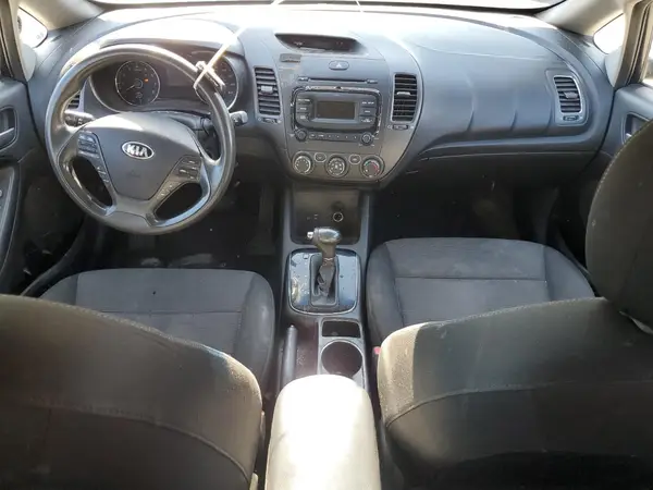 3KPFK4A78JE166556 2018 KIA FORTE - Image 8