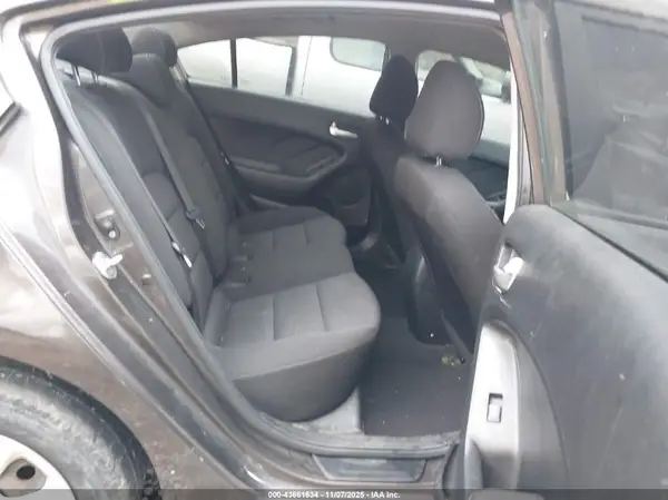 3KPFK4A78JE167559 2018 KIA FORTE - Image 8