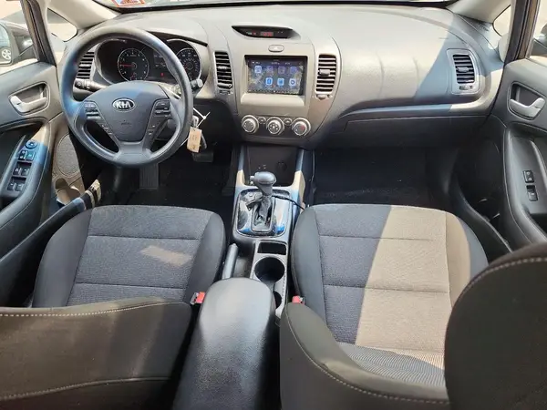 3KPFK4A78JE167562 2018 KIA FORTE - Image 8
