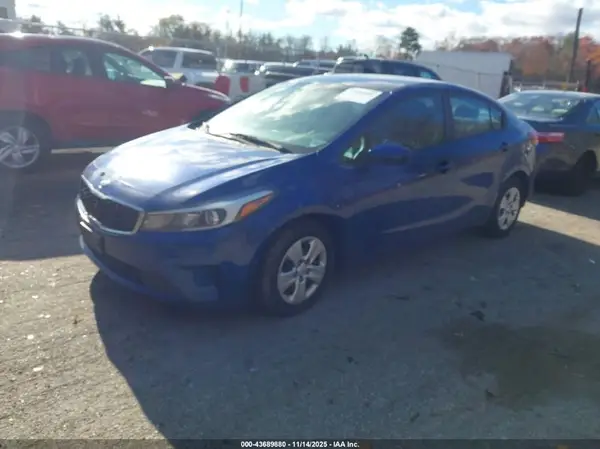 3KPFK4A78JE167724 2018 KIA FORTE - Image 2